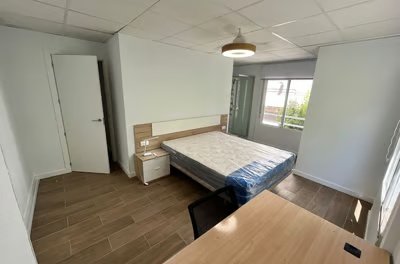 Habitación con balcón